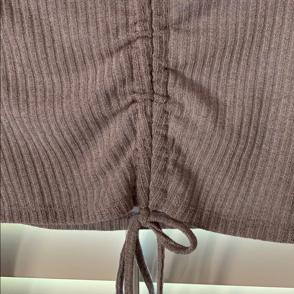 Cropped Ribbed Top - Picture 2 of 3